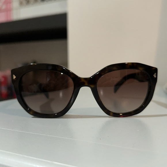 Prada sunglasses - Picture 2 of 3